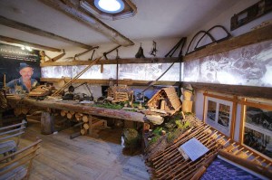 Raum 19 - Die Welt der Holzknechte - Sonderausstellung mit Holztrift - Holzkino